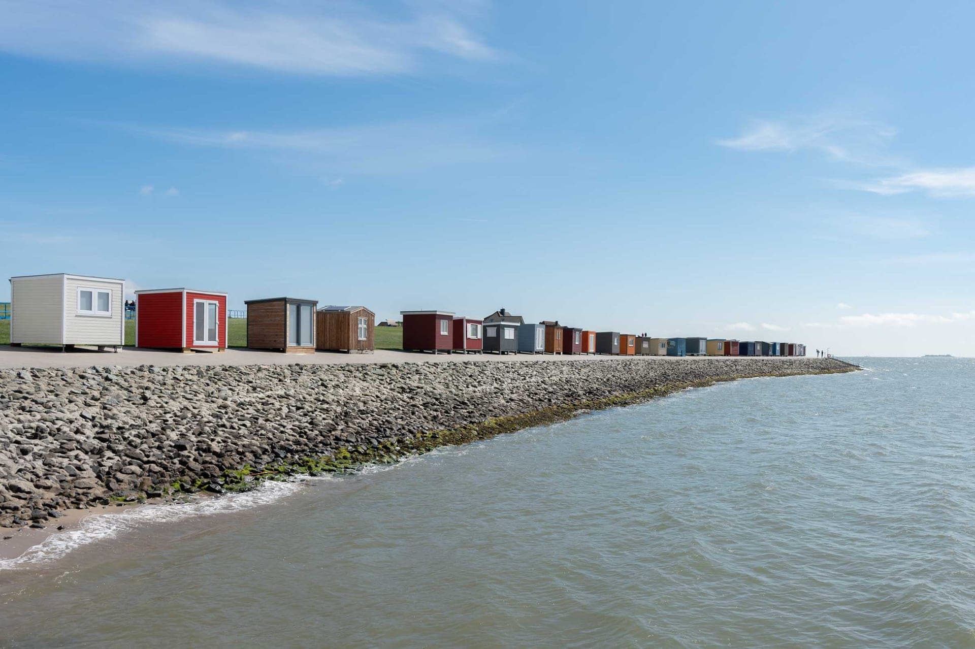Die bunten Badebuden am Badestrand von Dagebüll