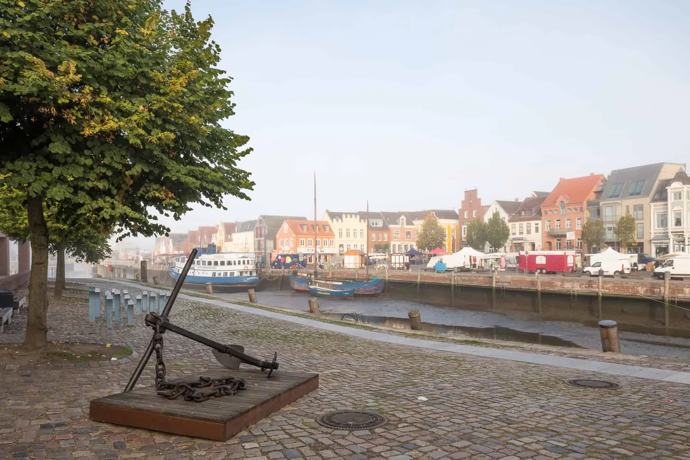 Hafen Husum Nebel